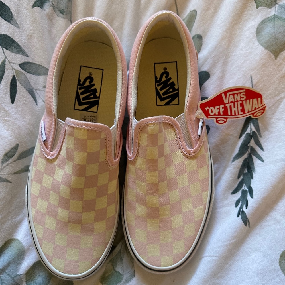 New with tags women’s size 7 Vans classic slip-ons